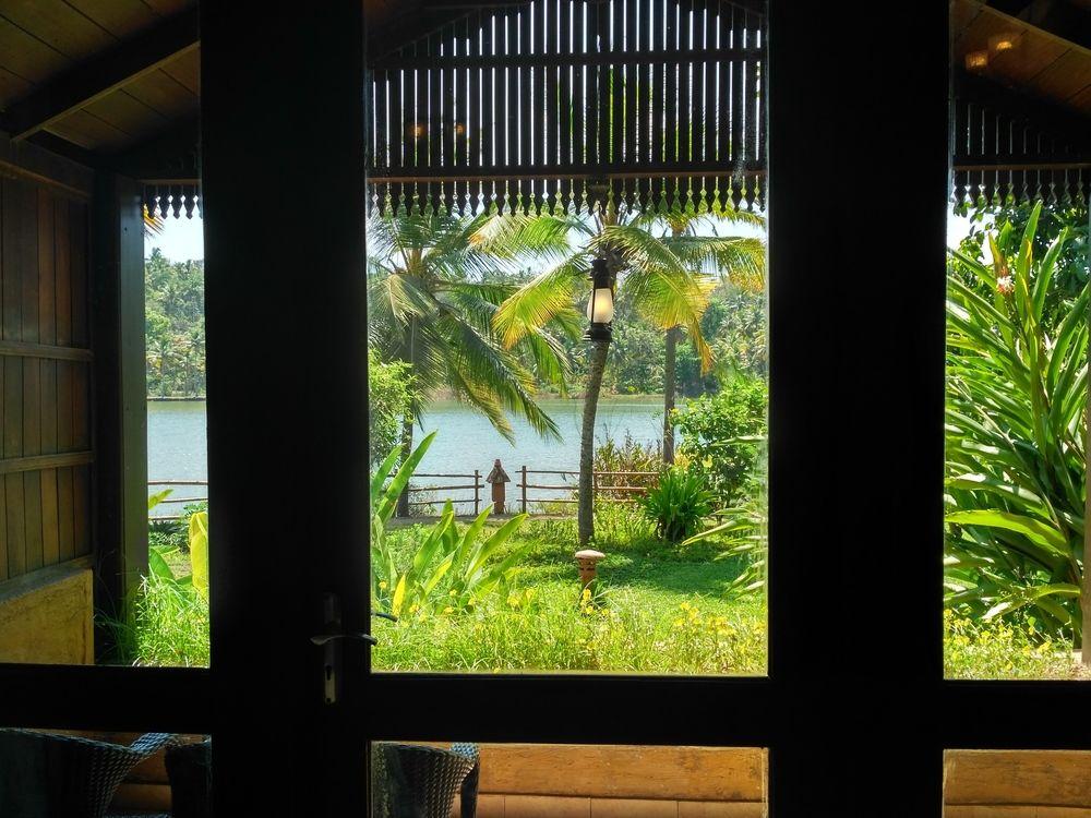 Fragrant Nature Backwater Resort & Ayurveda Spa Kollam Bagian luar foto