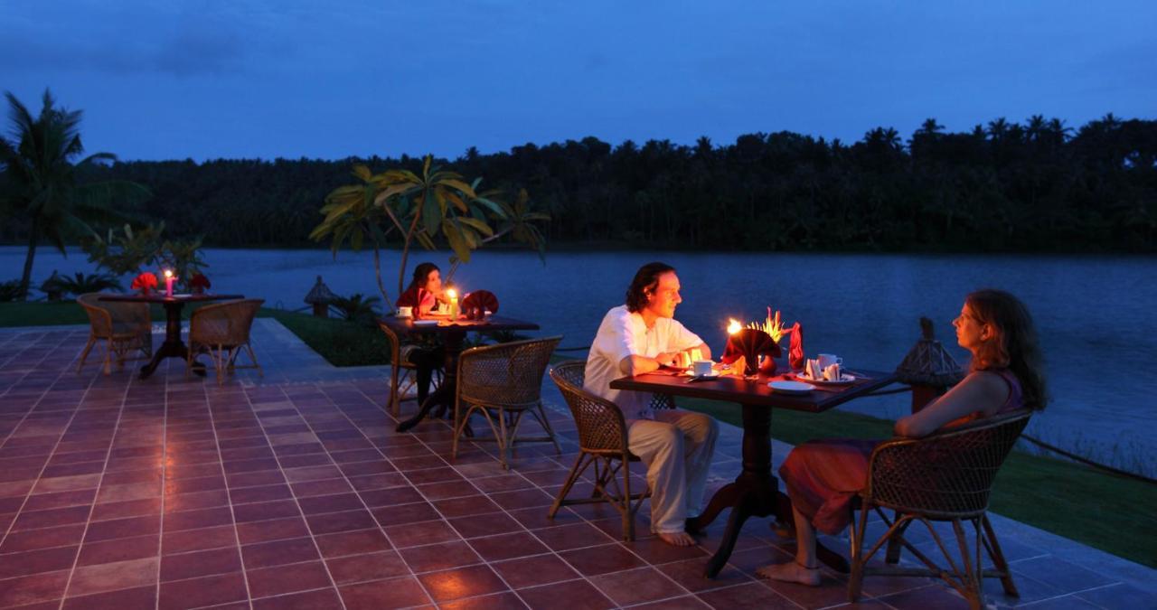 Fragrant Nature Backwater Resort & Ayurveda Spa Kollam Bagian luar foto