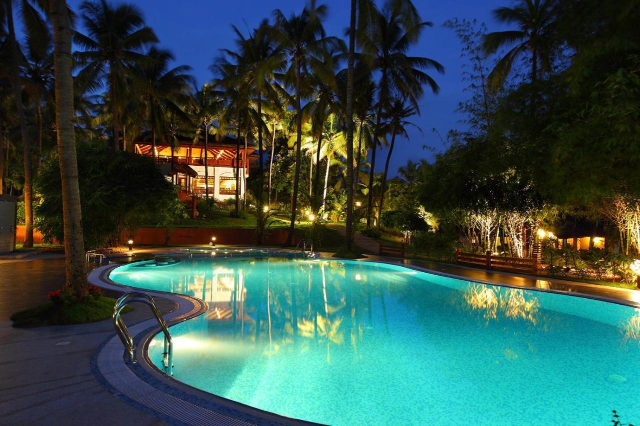 Fragrant Nature Backwater Resort & Ayurveda Spa Kollam Bagian luar foto