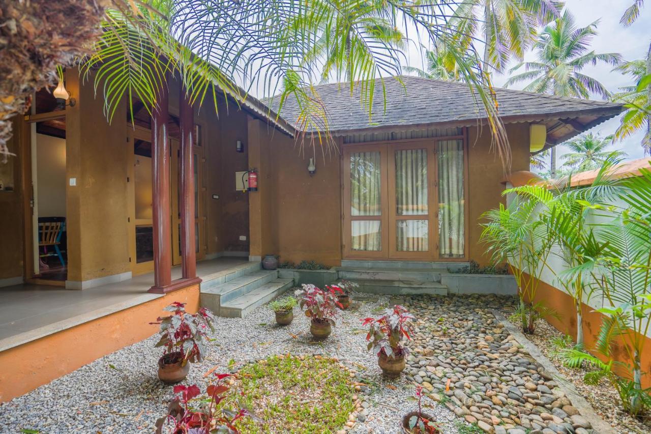 Fragrant Nature Backwater Resort & Ayurveda Spa Kollam Bagian luar foto