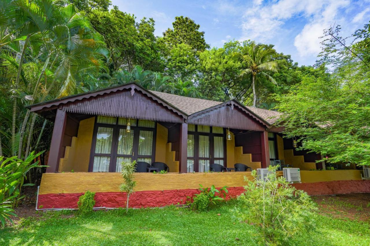 Fragrant Nature Backwater Resort & Ayurveda Spa Kollam Bagian luar foto