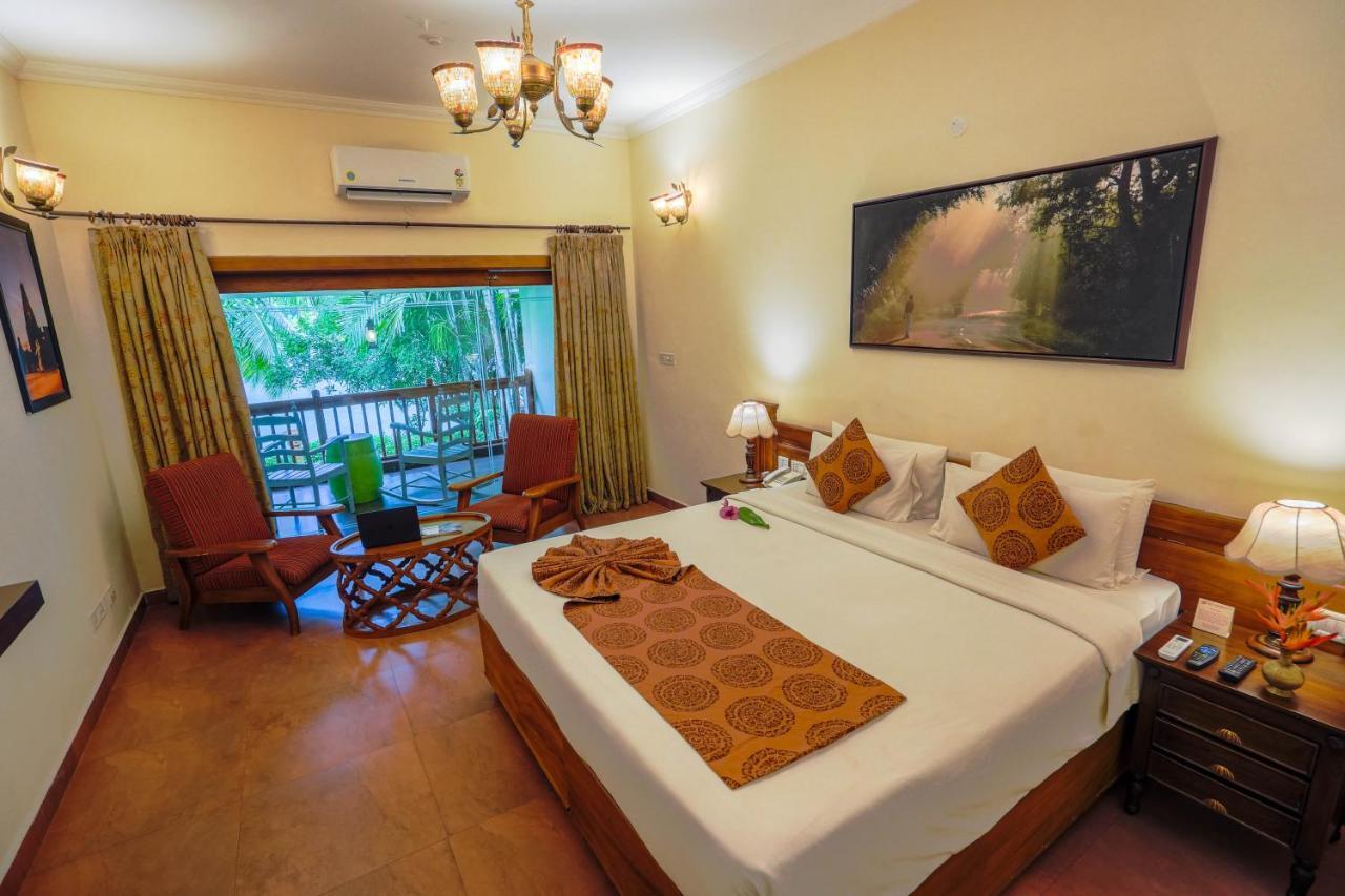 Fragrant Nature Backwater Resort & Ayurveda Spa Kollam Bagian luar foto