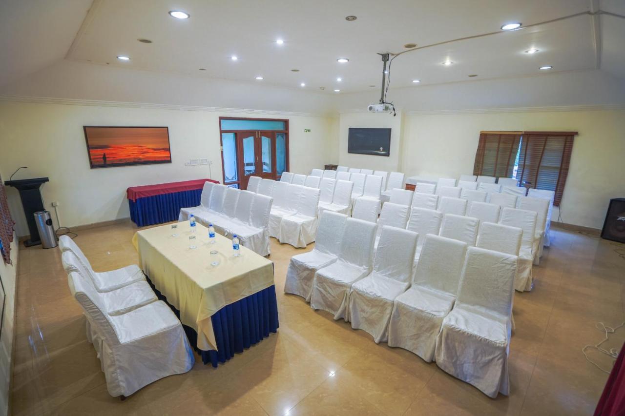 Fragrant Nature Backwater Resort & Ayurveda Spa Kollam Bagian luar foto