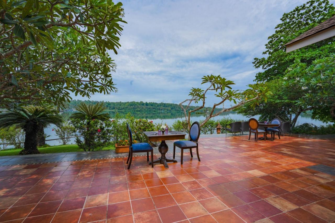 Fragrant Nature Backwater Resort & Ayurveda Spa Kollam Bagian luar foto