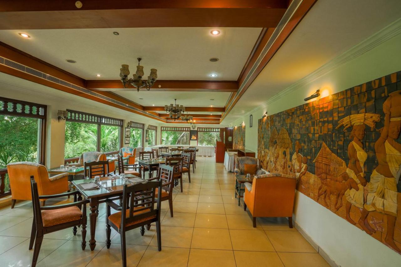 Fragrant Nature Backwater Resort & Ayurveda Spa Kollam Bagian luar foto