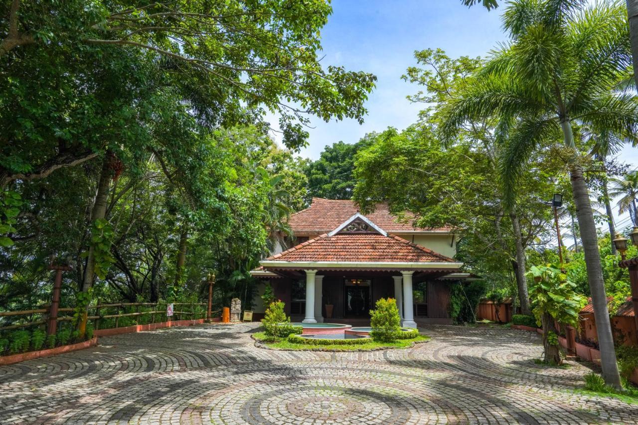 Fragrant Nature Backwater Resort & Ayurveda Spa Kollam Bagian luar foto