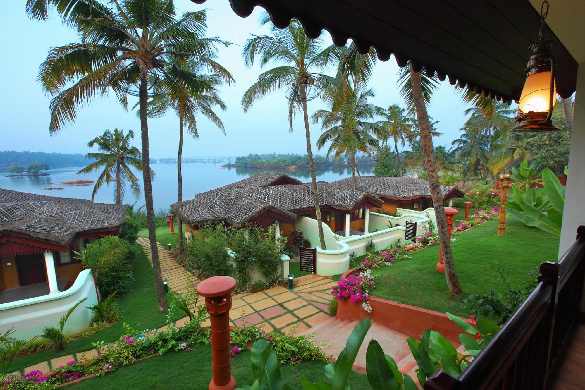 Fragrant Nature Backwater Resort & Ayurveda Spa Kollam Ruang foto