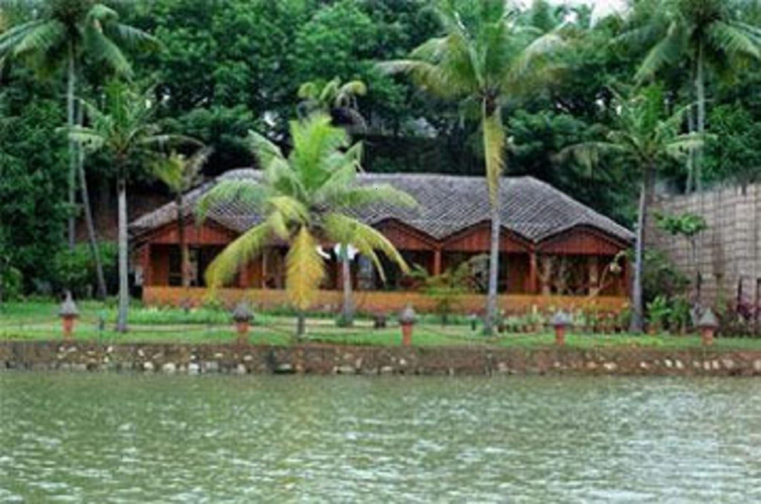 Fragrant Nature Backwater Resort & Ayurveda Spa Kollam Ruang foto