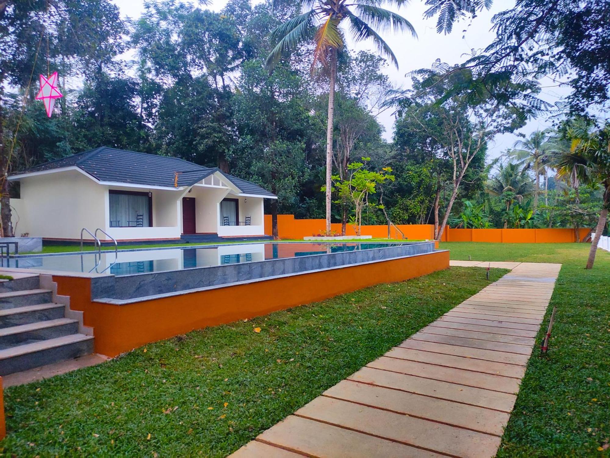 Fragrant Nature Backwater Resort & Ayurveda Spa Kollam Bagian luar foto