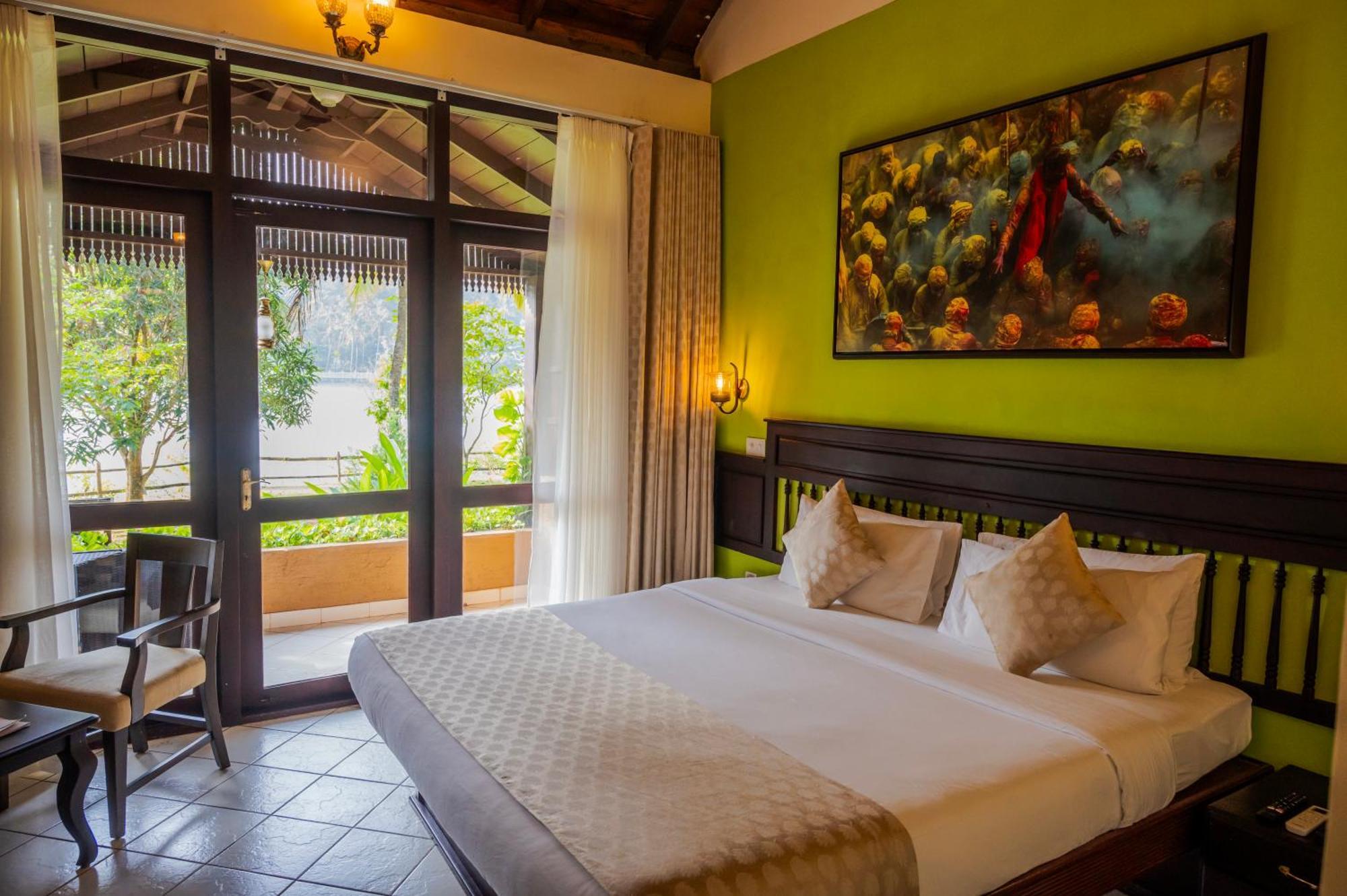 Fragrant Nature Backwater Resort & Ayurveda Spa Kollam Bagian luar foto