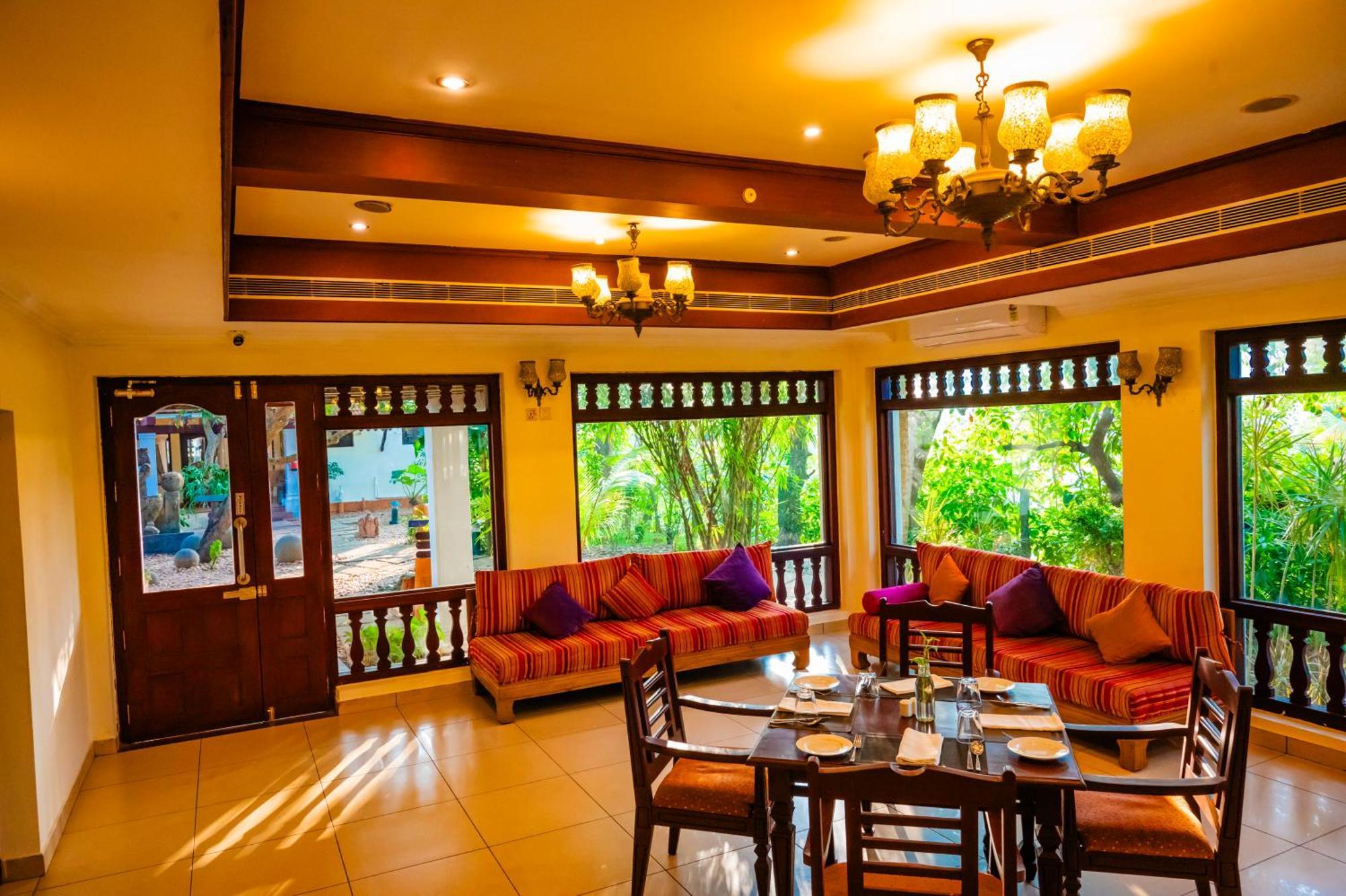Fragrant Nature Backwater Resort & Ayurveda Spa Kollam Bagian luar foto