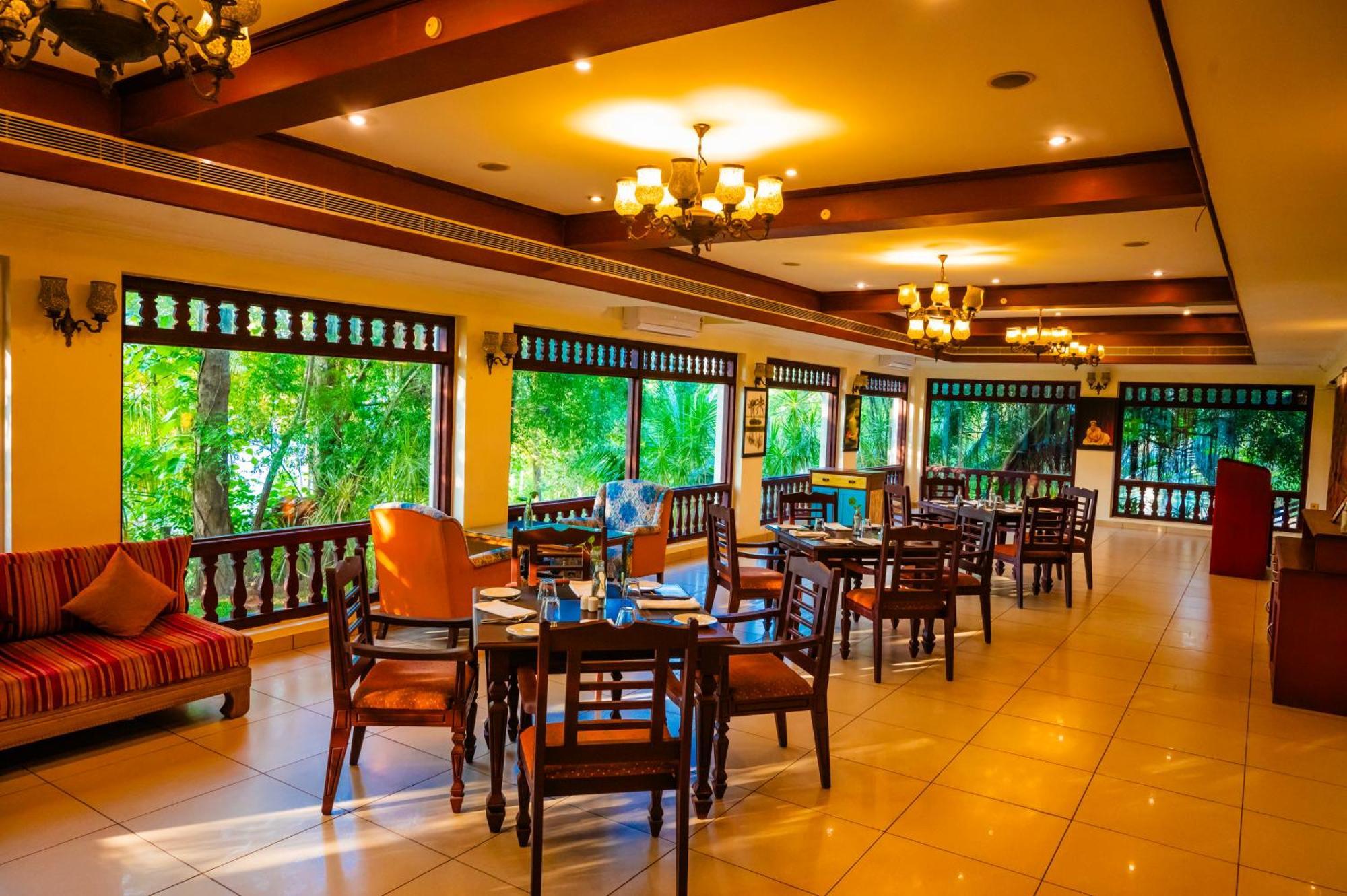 Fragrant Nature Backwater Resort & Ayurveda Spa Kollam Bagian luar foto