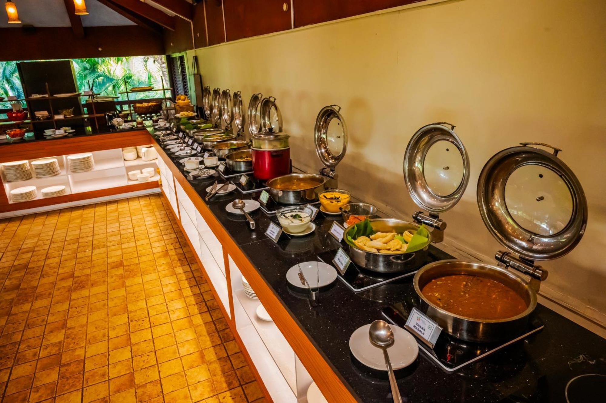 Fragrant Nature Backwater Resort & Ayurveda Spa Kollam Bagian luar foto