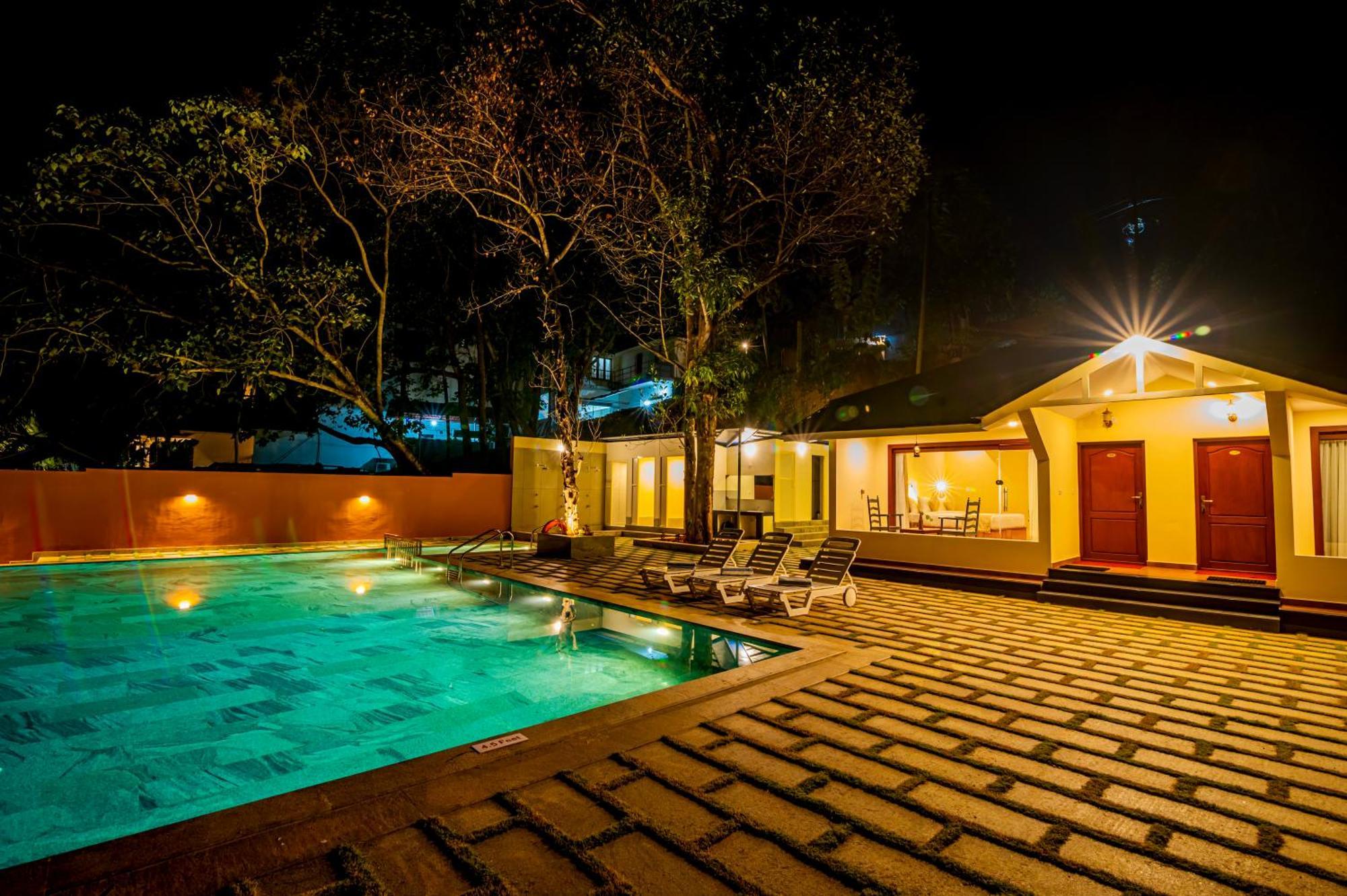 Fragrant Nature Backwater Resort & Ayurveda Spa Kollam Bagian luar foto