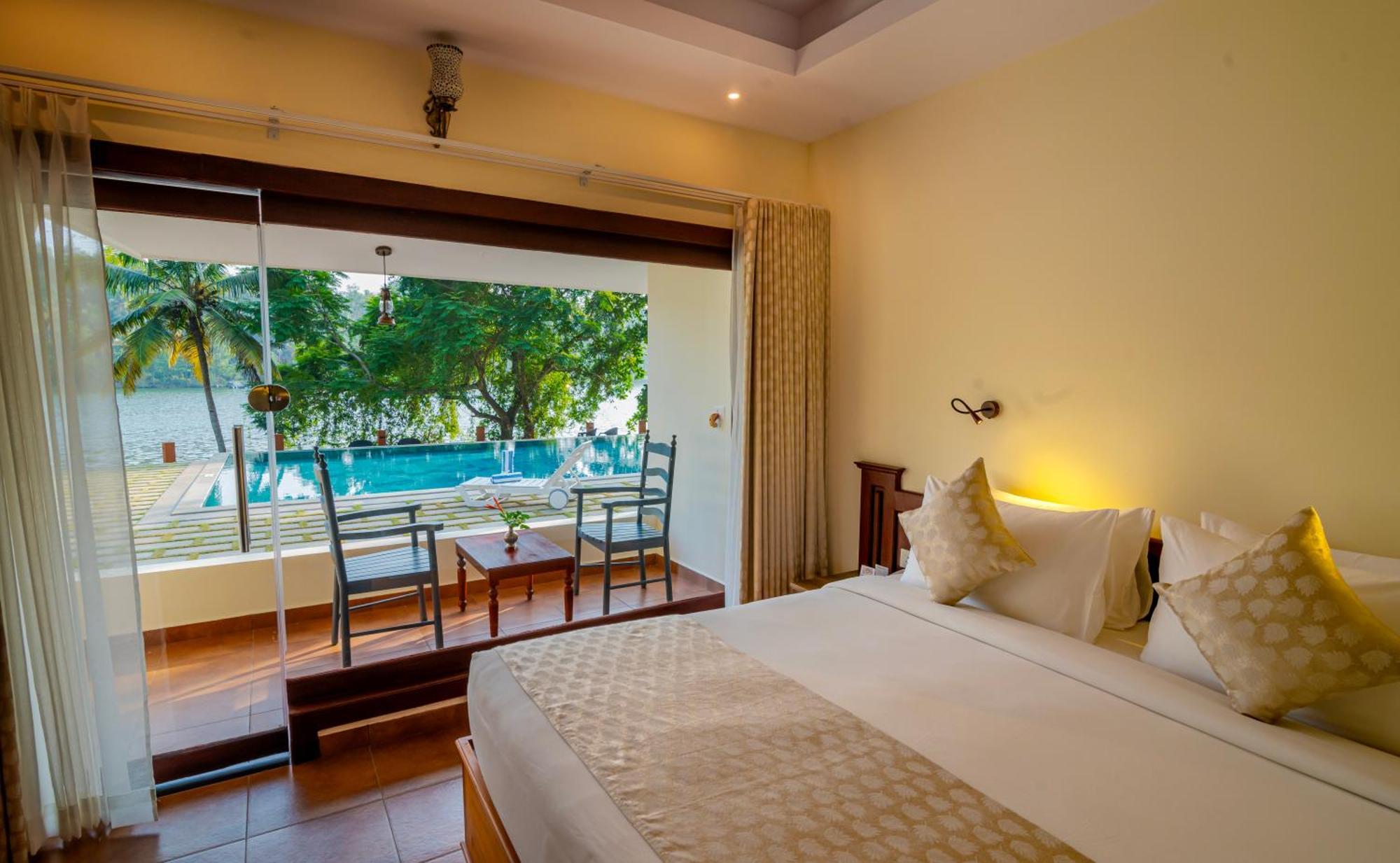 Fragrant Nature Backwater Resort & Ayurveda Spa Kollam Bagian luar foto