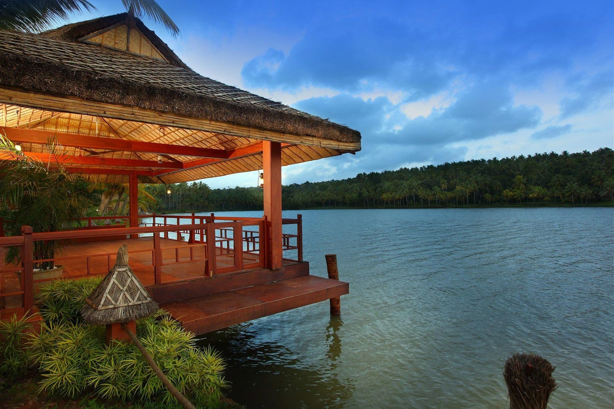 Fragrant Nature Backwater Resort & Ayurveda Spa Kollam Bagian luar foto
