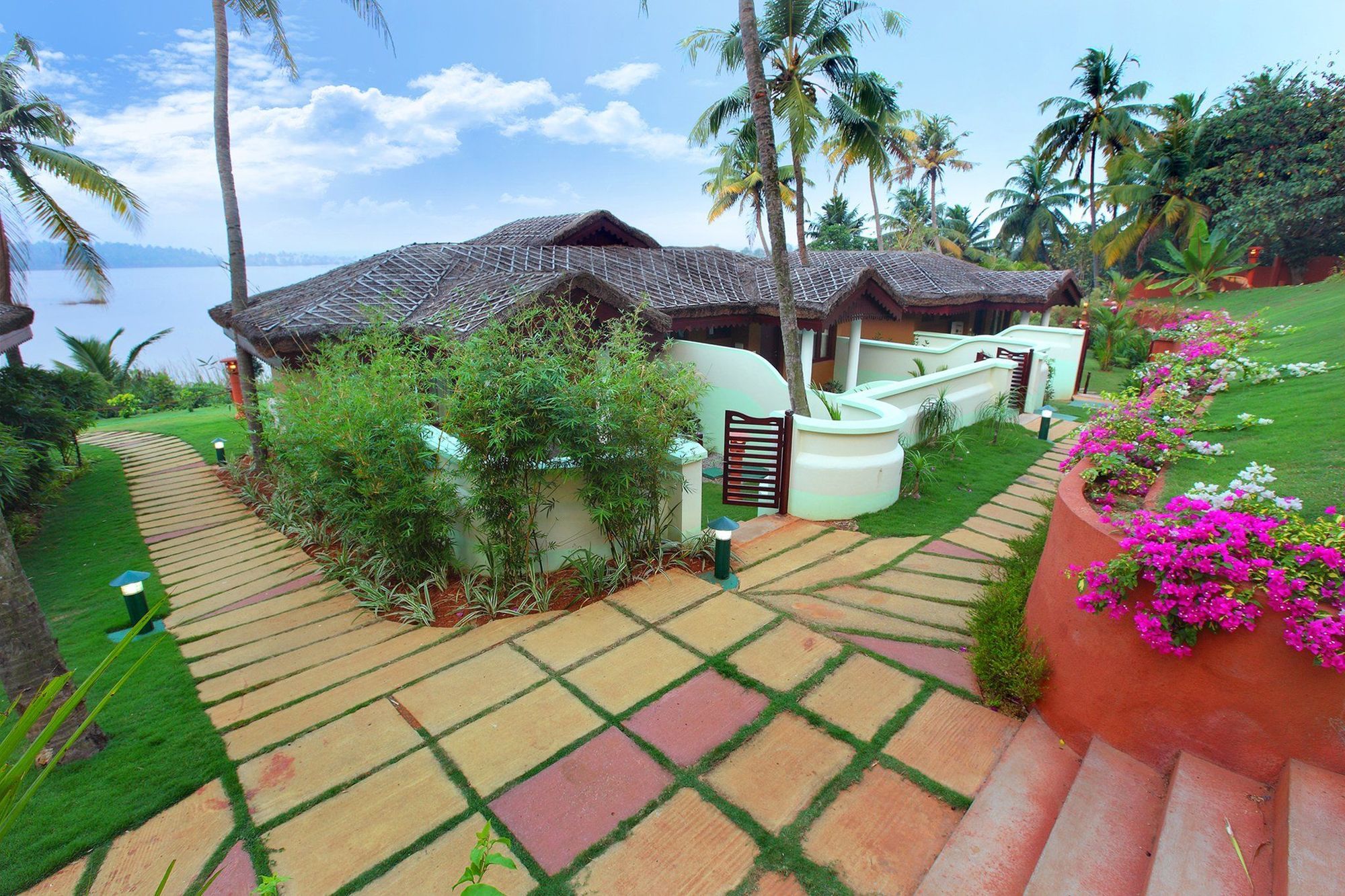Fragrant Nature Backwater Resort & Ayurveda Spa Kollam Bagian luar foto