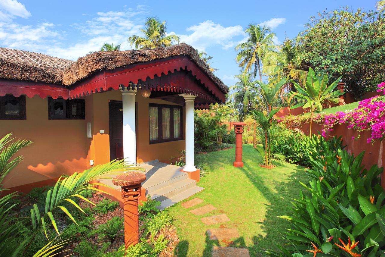 Fragrant Nature Backwater Resort & Ayurveda Spa Kollam Bagian luar foto